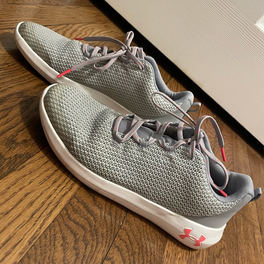 Under armour YOUTH size 7Y